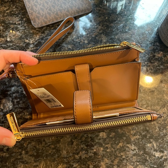 Michael Kors Set - Picture 6 of 9